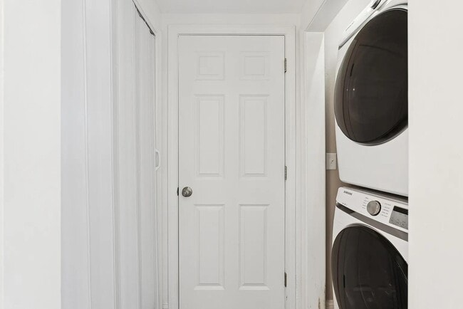 Building Photo - 13 Atlantic St