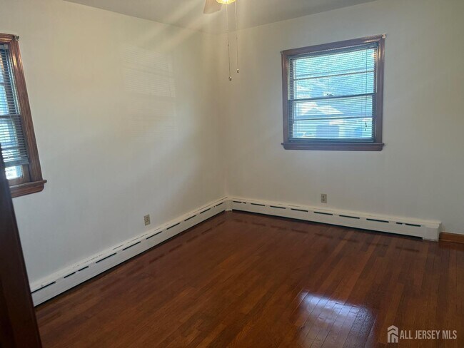 Building Photo - 304 Fairlamb Ave