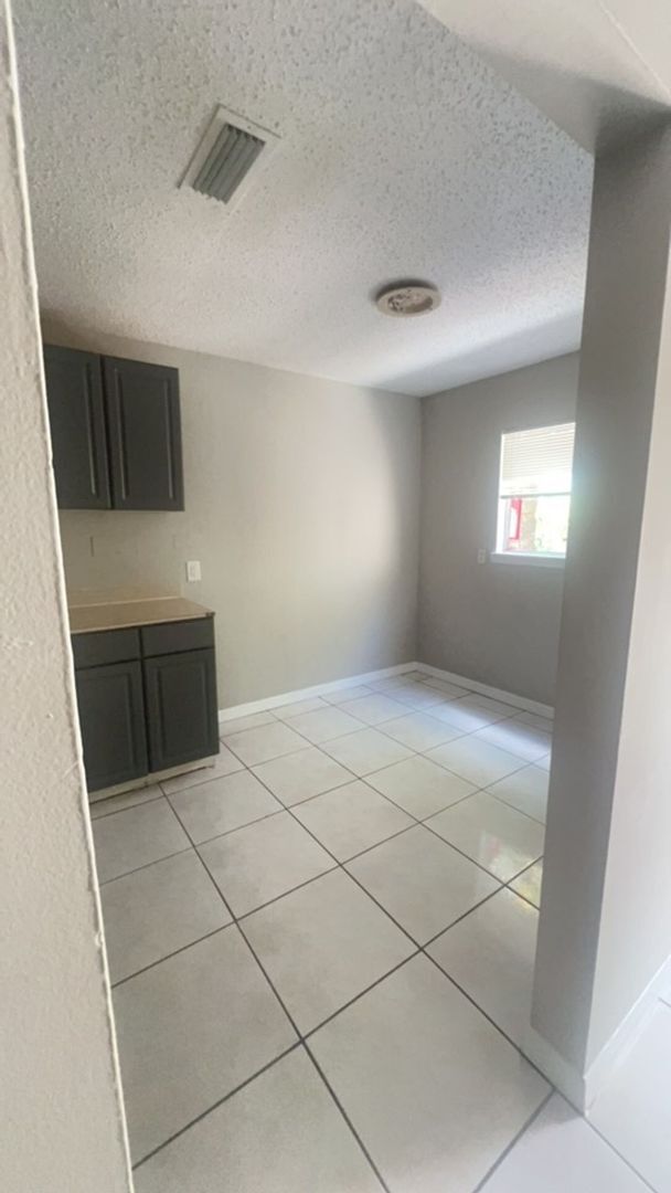 Building Photo - 2 Bedroom, 2 bathroom condo For Rent in To...