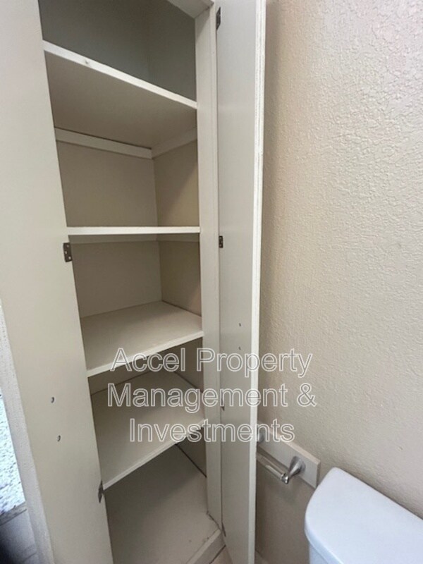 Building Photo - 2405 Mimosa St