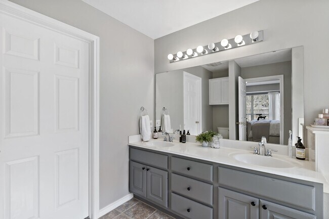 Building Photo - 1317 Baywood Ln