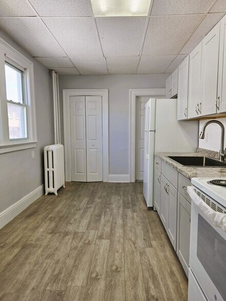 Building Photo - 56 4th Ave