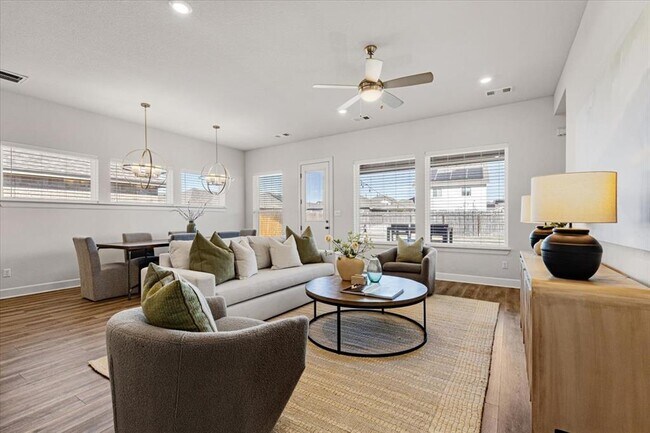 Building Photo - 908 Knowles Dr