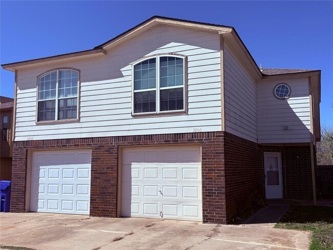Primary Photo - 3200 Ridgecrest Ct