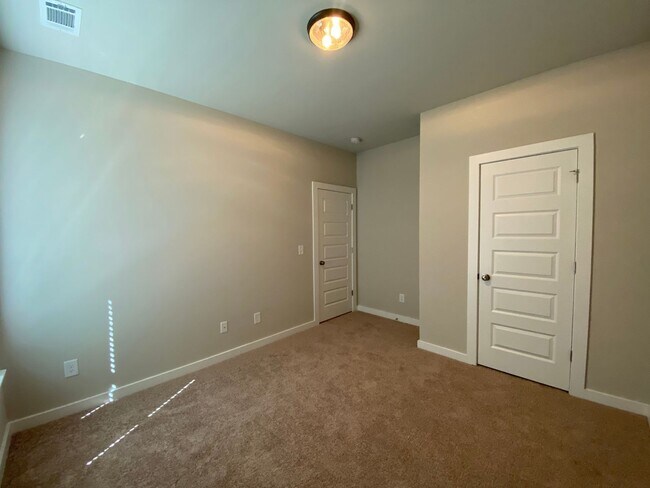 Building Photo - Home for Rent in Jemison, AL...  Available...