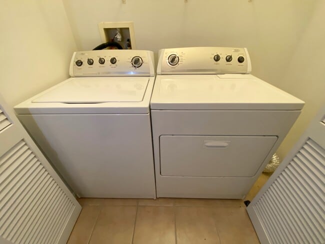 Building Photo - 2465 Army Navy Dr