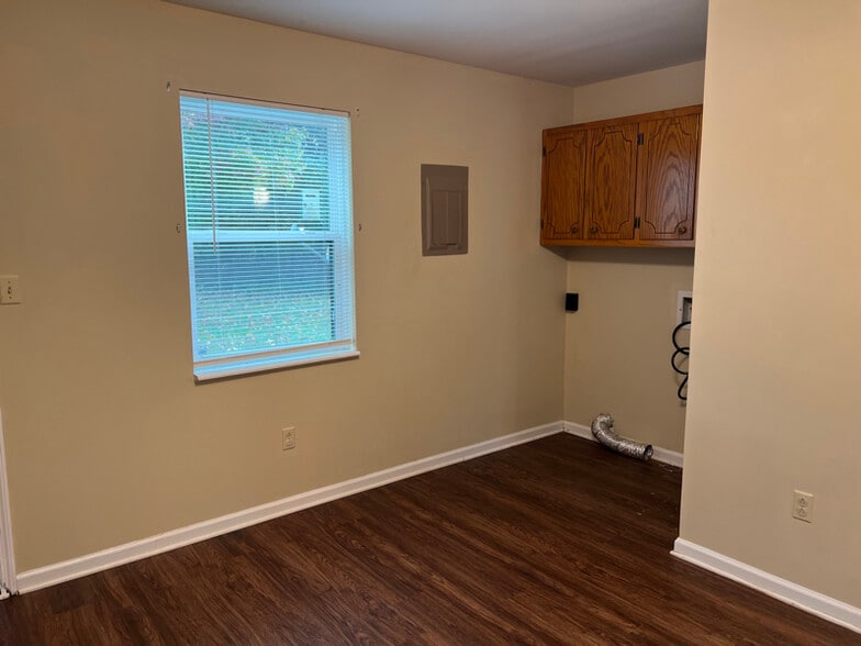 Building Photo - 120 Garden St