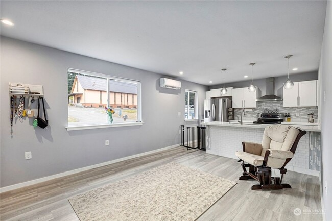 Building Photo - Open Concept 2BR 1 BA Bremerton Rambler