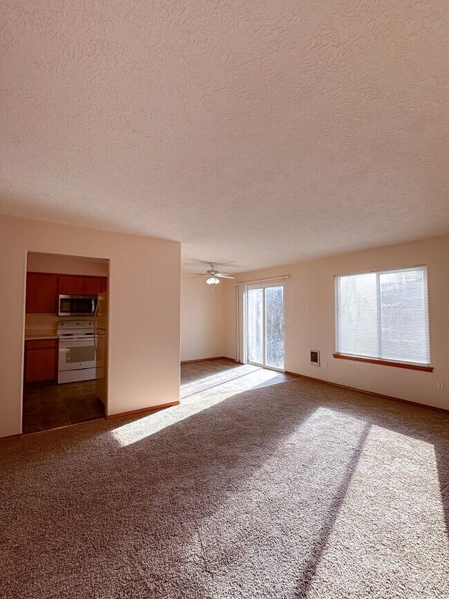 Building Photo - Ridgetop Duplex