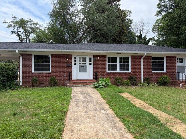Building Photo - 228 College Dr