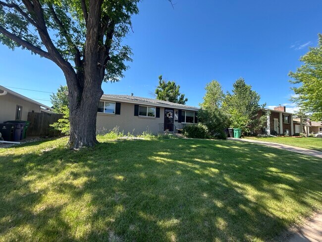 Building Photo - 3850 W Radcliff Ave