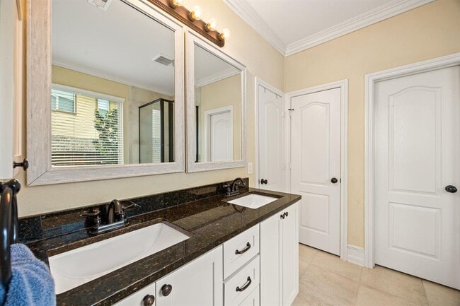 Building Photo - 16746 Highland Country Dr