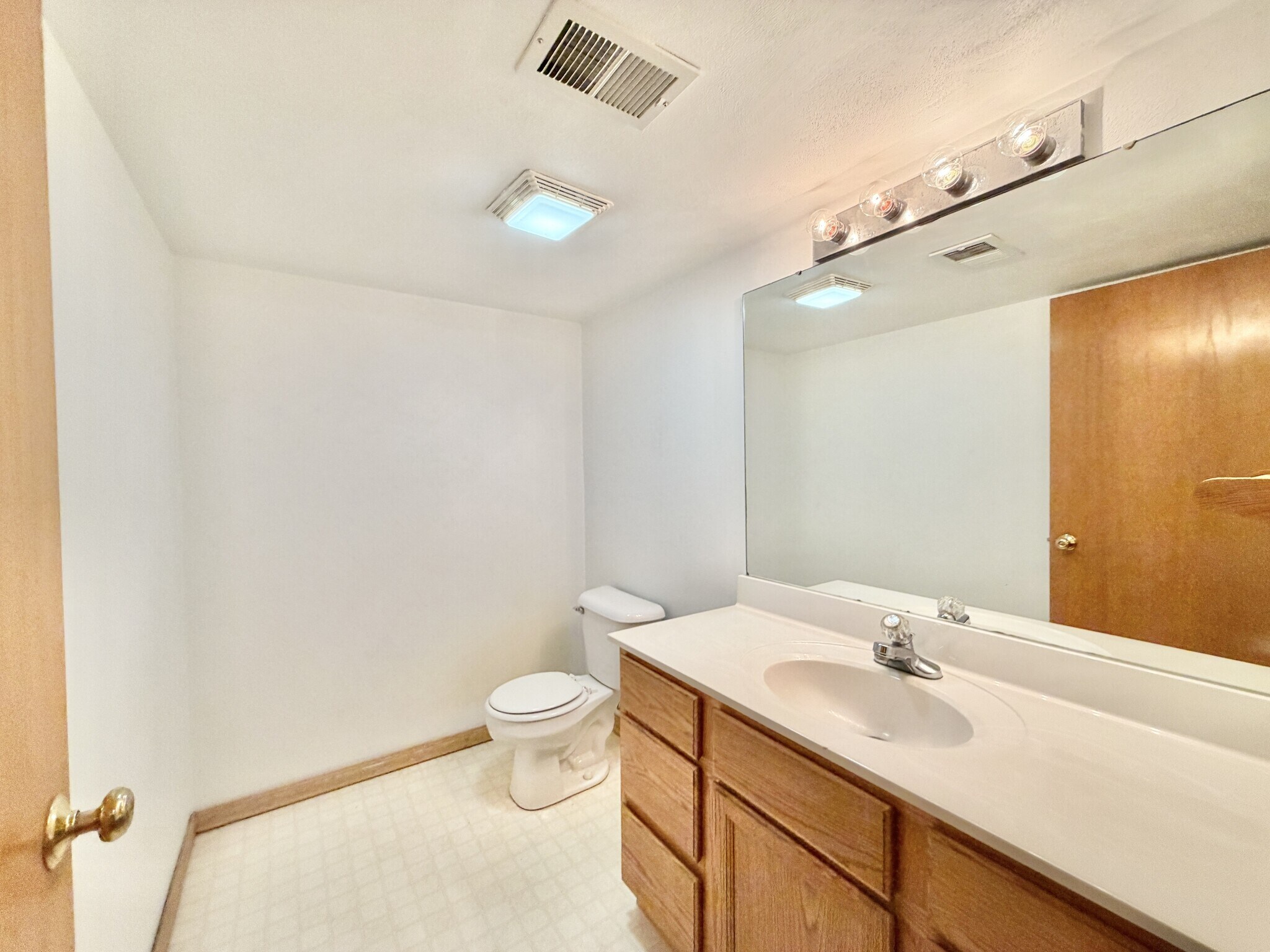 Building Photo - 1124-1126 Brown Dr