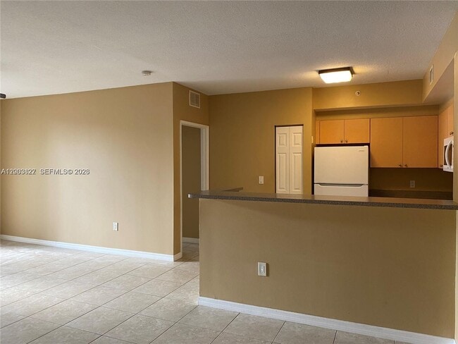 Building Photo - 8060 N Nob Hill Rd