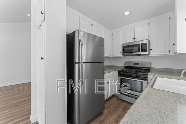 Building Photo - 18182 W Sundowner Way