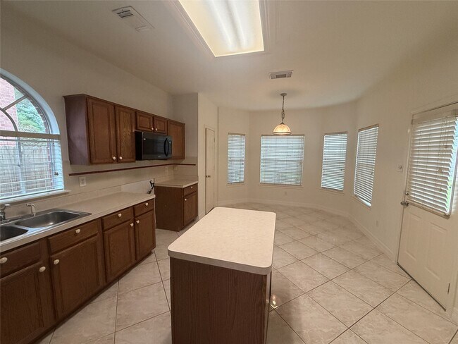 Building Photo - 4163 Surreydon Dr
