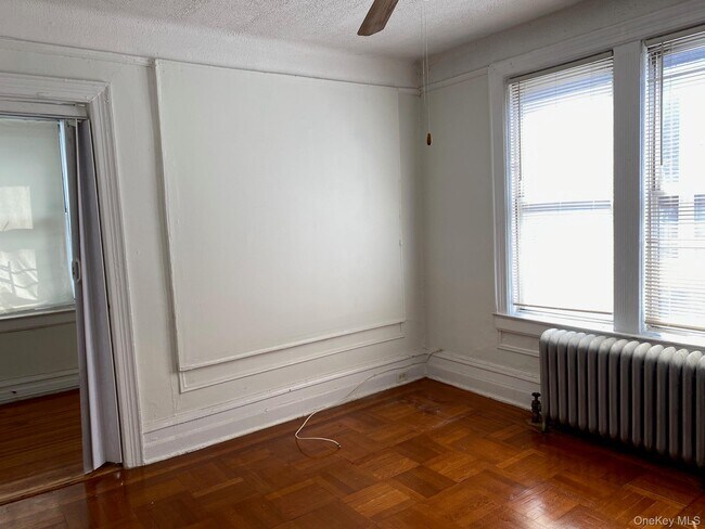 Building Photo - 3817 Review Pl