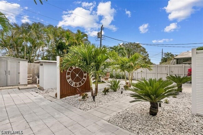 Building Photo - 717 95th Ave N