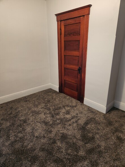 Building Photo - 1395 Section Rd