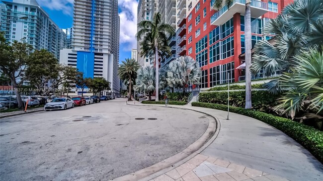 Building Photo - 1155 Brickell Bay Dr