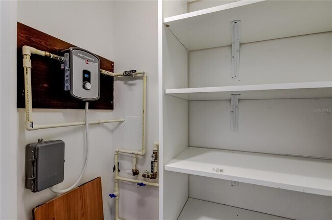 Building Photo - 8350 Savannah Trace Cir