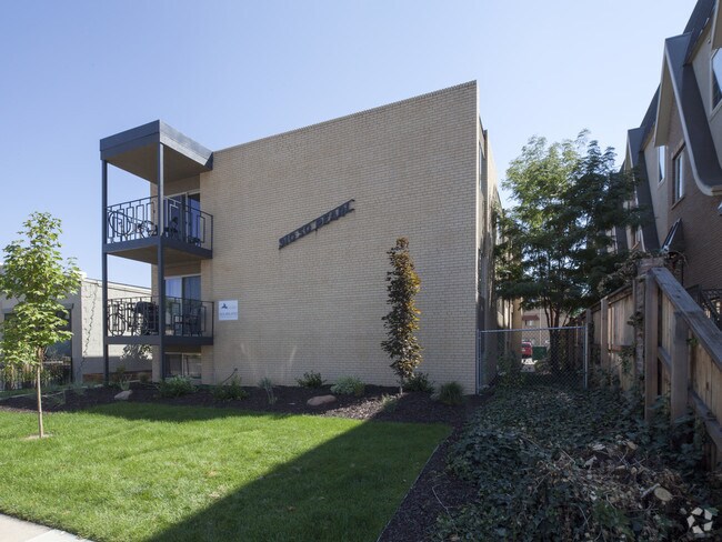 Building Photo - 910 S Pearl St