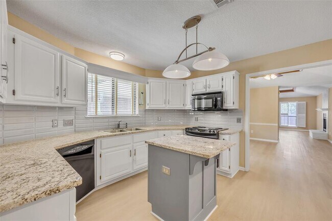 Building Photo - 10007 Brantley Bend