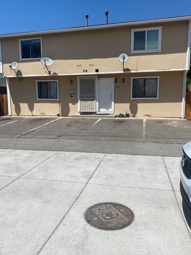 Primary Photo - 316 Roberts St