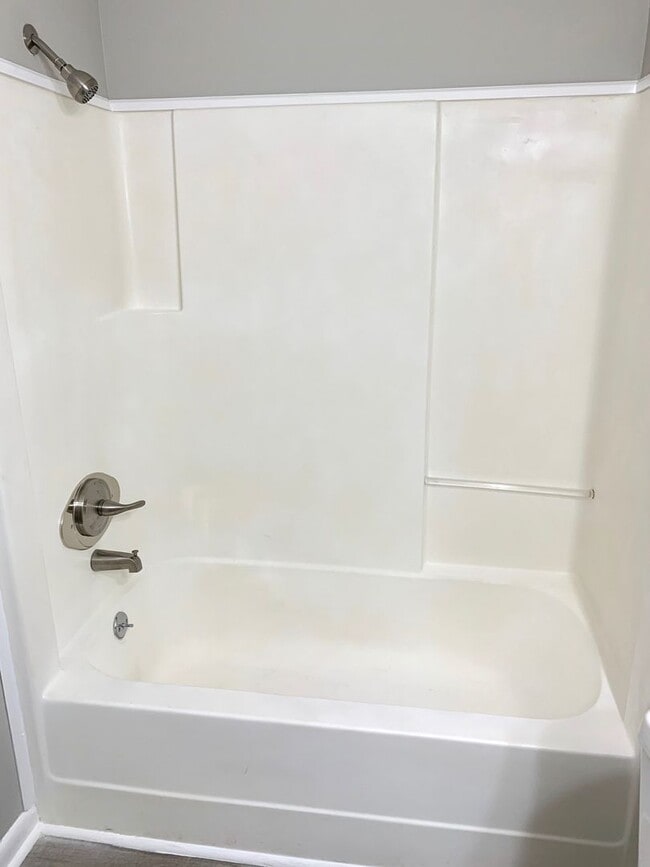 Building Photo - 208 State Line Rd