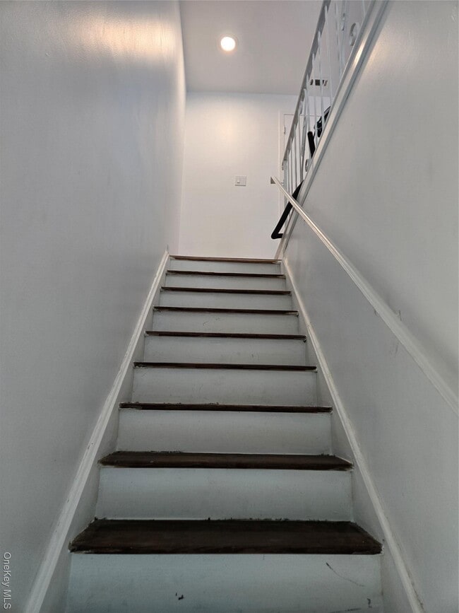 Building Photo - 132 Golf Ln