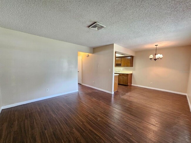 Building Photo - 221 Northwest Jefferson Cir N