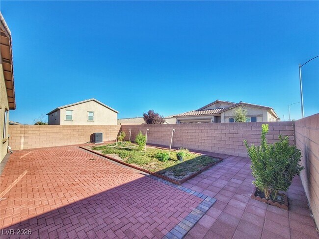 Building Photo - 5652 Redwood St