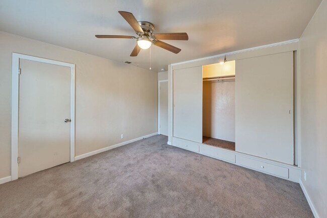 Building Photo - 5400-5402 Folsom Blvd