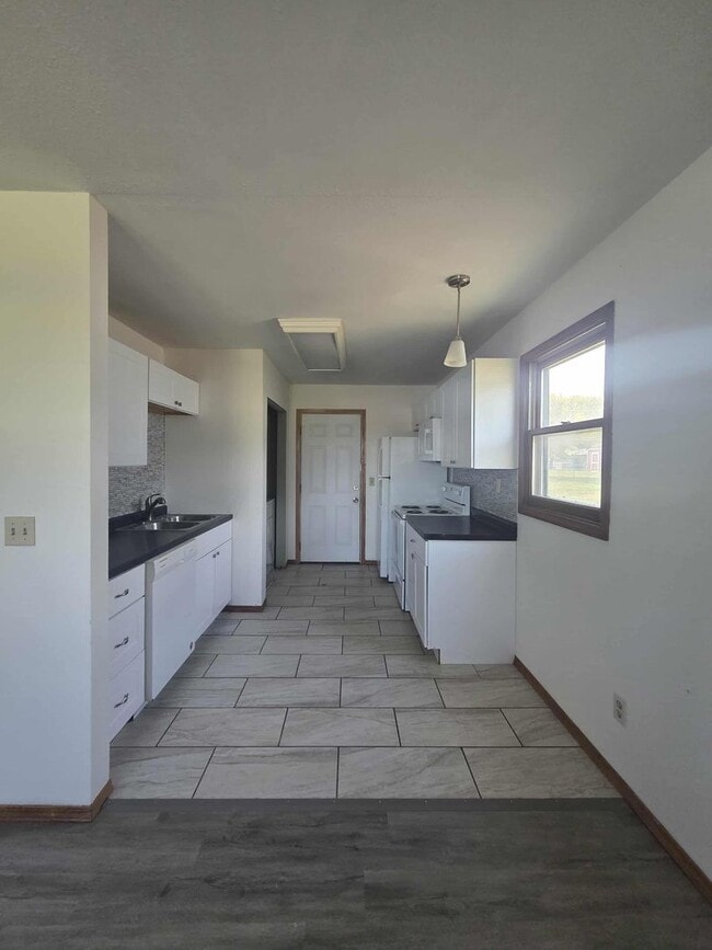 Building Photo - Updated duplex for rent!