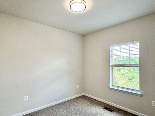 Building Photo - STAFFORD - CENTRAL LOCATION NEAR QUANTICO/...
