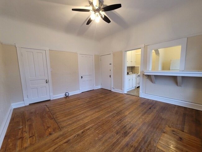 Interior Photo - 1503-15 E Kane Pl