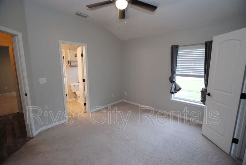 Building Photo - 599 Chestwood Chase Dr