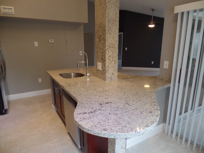 Building Photo - 2810 N Oakland Forest Dr