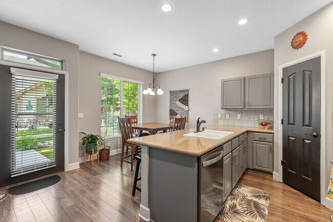 Building Photo - 968 W Willow Lake Loop