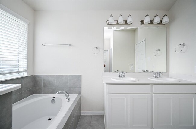 Building Photo - 6602 River Cherwell Ct