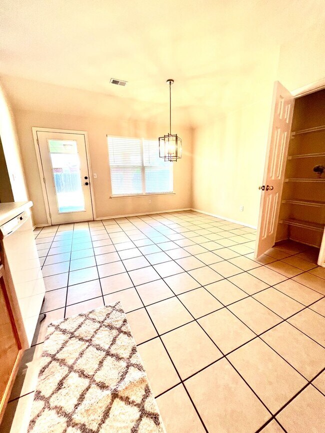 Building Photo - 4 bedroom with Storm Shelter in Yukon Gate...