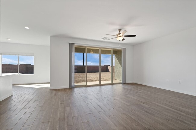 Building Photo - 12437 W Old Farm Dr