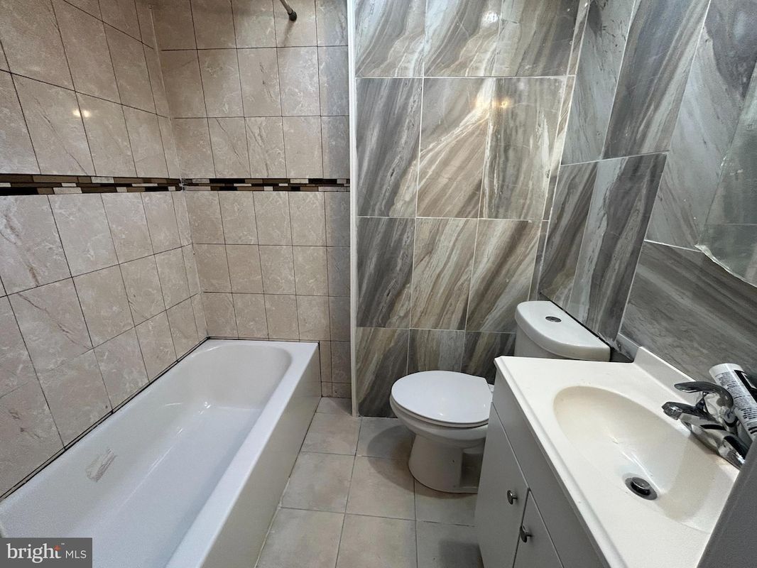 Building Photo - 522 S 3rd St