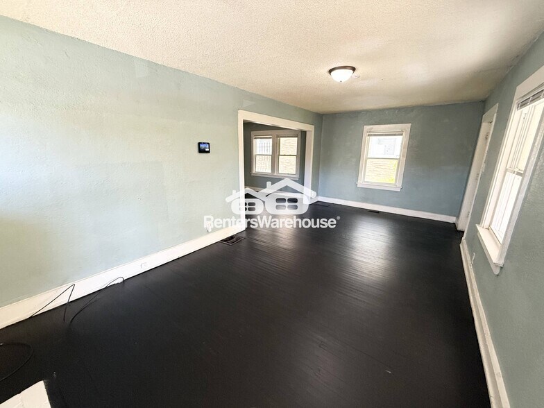 Building Photo - 1526 E 50th St