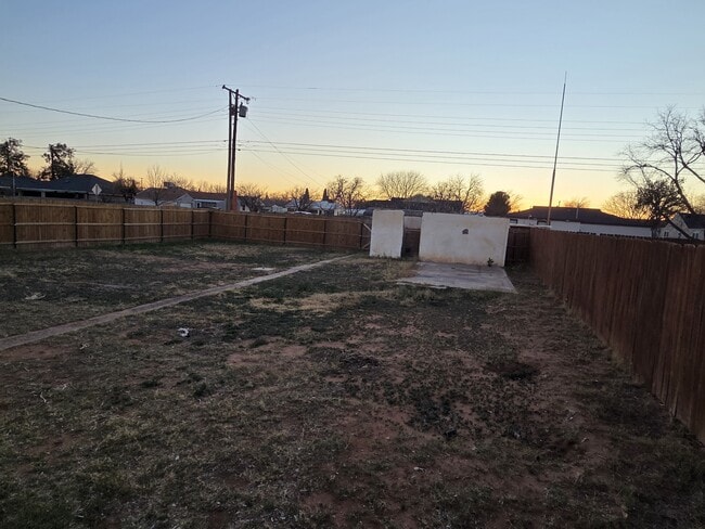 Building Photo - 2001 N Lincoln Ave