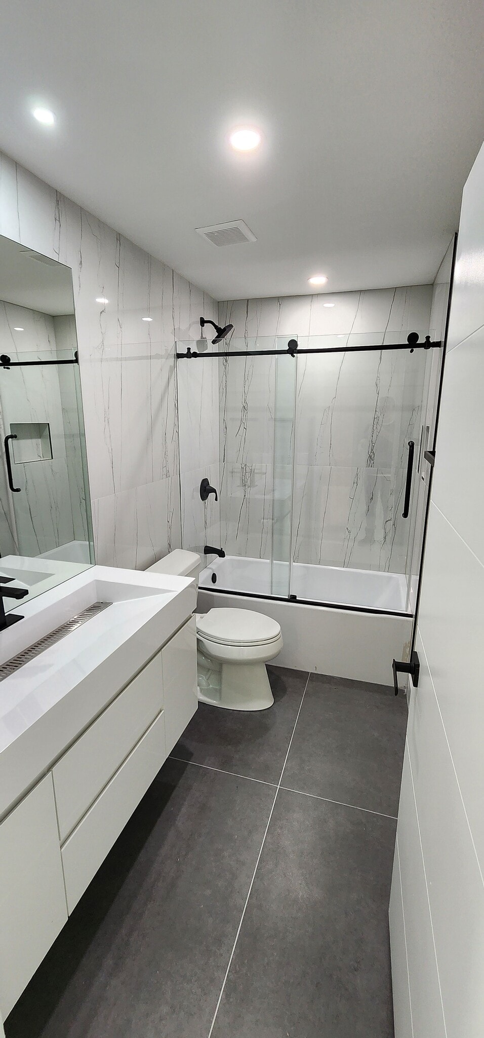 Building Photo - 4270 Kingston Ct