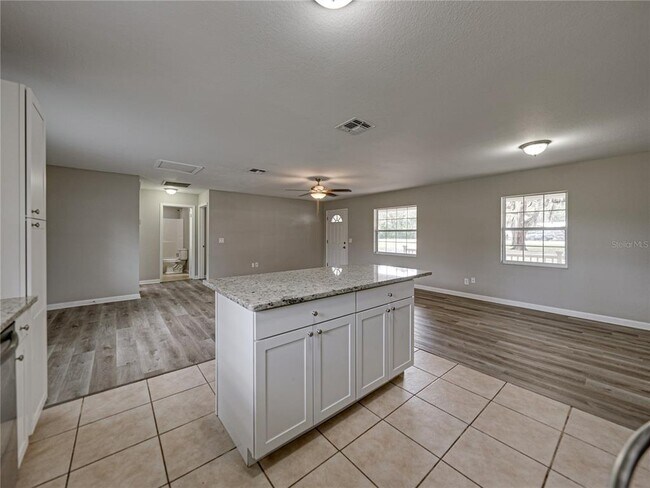 Building Photo - 5017 Lewellyn Rd