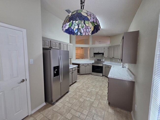 Building Photo - 445 Florian Dr
