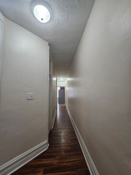 Building Photo - 132 W Douglass St