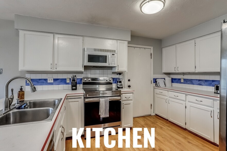 Building Photo - 3149 N Oak Cir